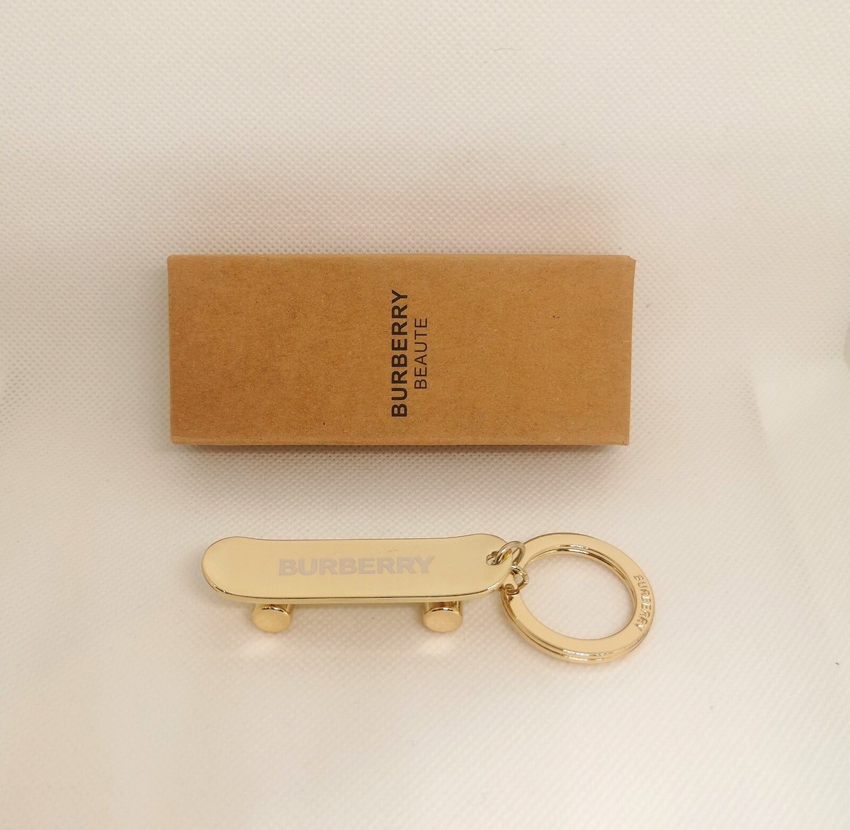 ◇新品未使用 BURBERRY バーバリー スケートボード キーリング チャーム Brand New Burberry Skateboard Keychain Burberry Keychain GWP