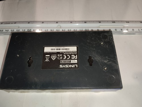 LINKSYS LGS108 8 PORT GIGABIT SWITCH - Picture 3 of 7