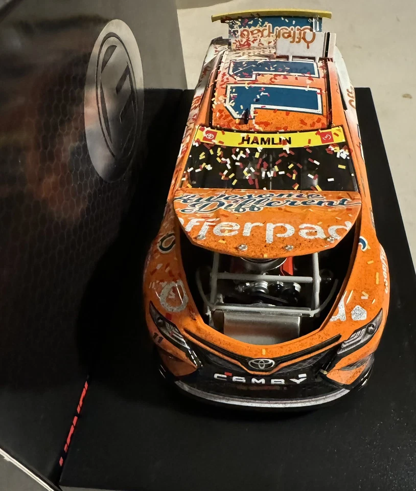 Denny Hamlin Elite Darlington Race Win 1/24 Nascar Diecast Foto 4 de 4