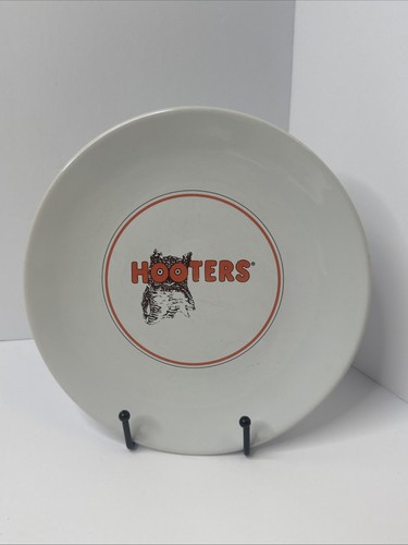 Hooters Restaurant 8.5" round Ceramic Plate Memorabilia Original ZZ14