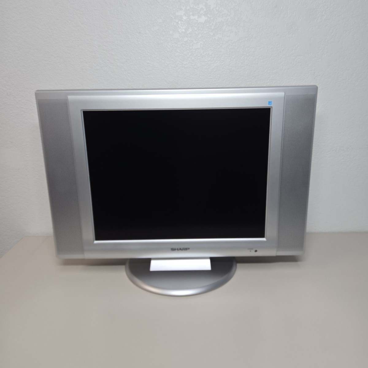 Sharp LC-20AV1U 20” Liquid Crystal TV - LCD Retro Gaming - TESTED