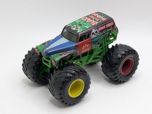 4 Monster Jam Monster Trucks Grave Digger vs El Toro Loco Team Meents GD Pickup - Picture 3 of 17