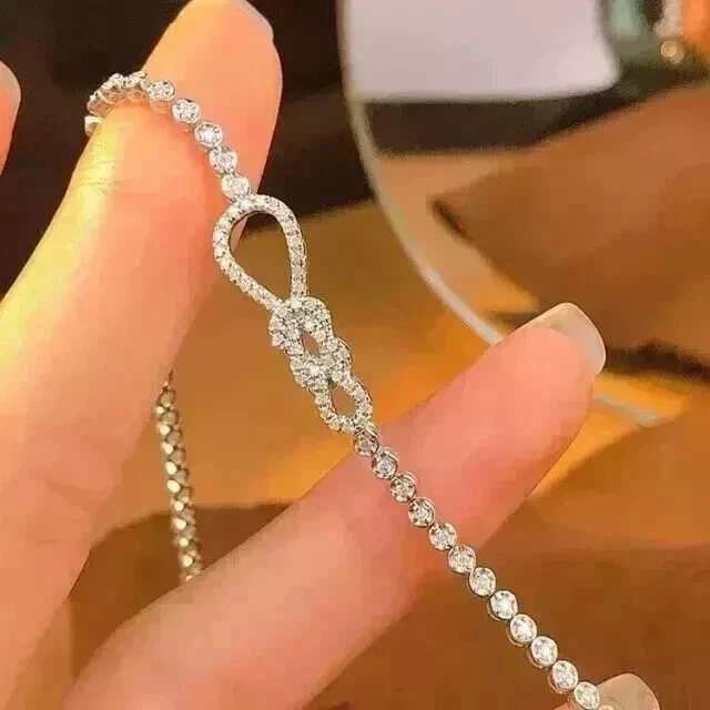 Brazalete para mujer tenis redondo de diamantes creado en laboratorio de 7 quilates enchapado en oro blanco de 14 k Foto 3 de 4