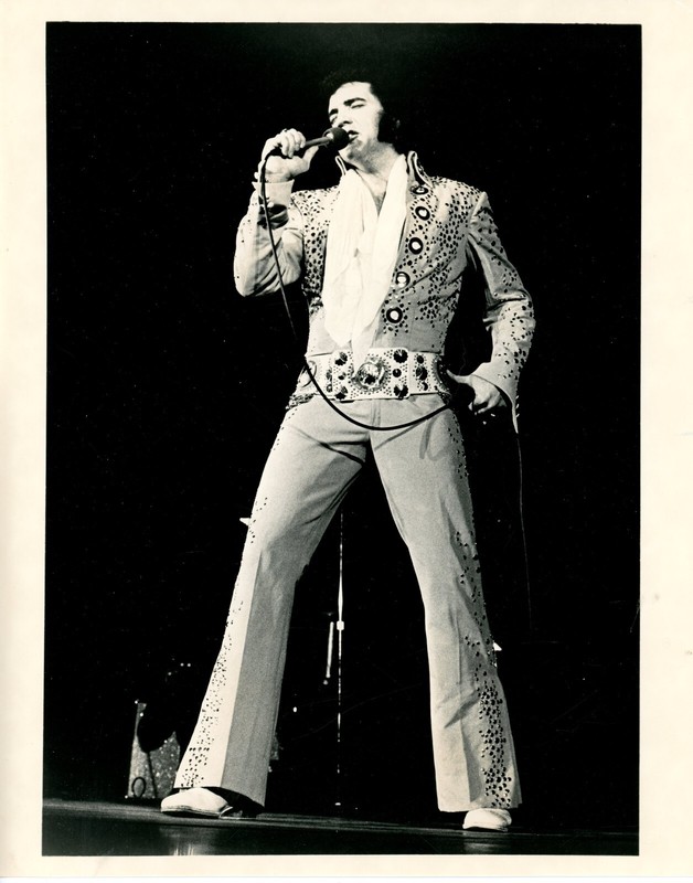 Elvis Presley 8x10 black & white glossy photo - vintage reproduction