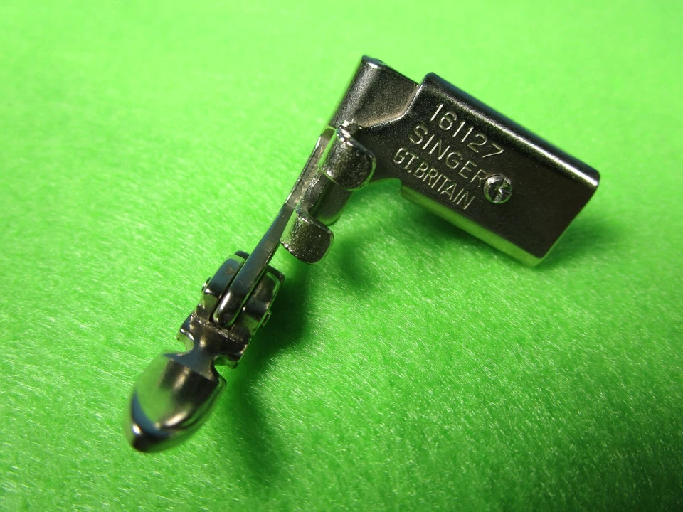 Singer Adj Hinged - ZIPPER FOOT #161127 Low Shank Sewing Machine Featherweights - Image 3 of 4