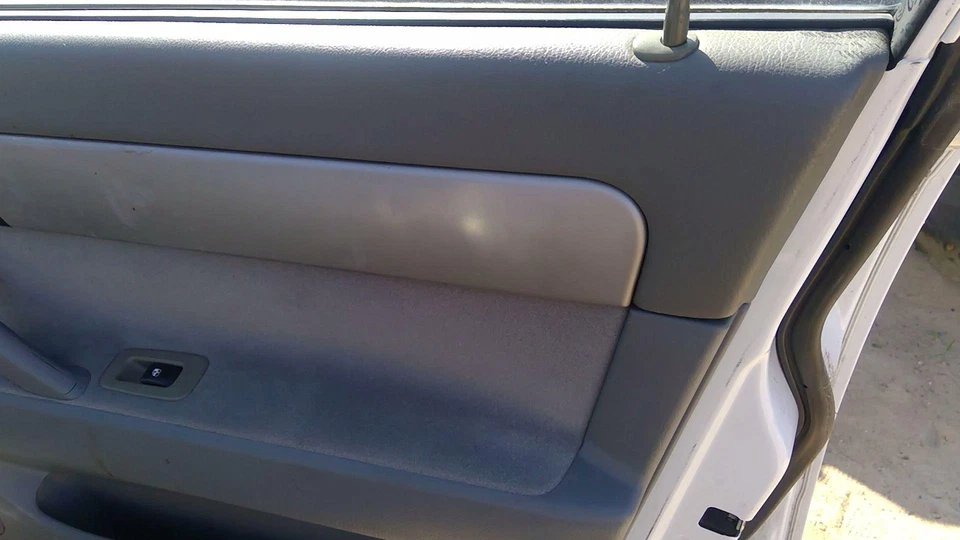 Panel de moldura de puerta interior delantera derecha pasajero Suzuki Forenza 2006-2008 solo gris Foto 3 de 4