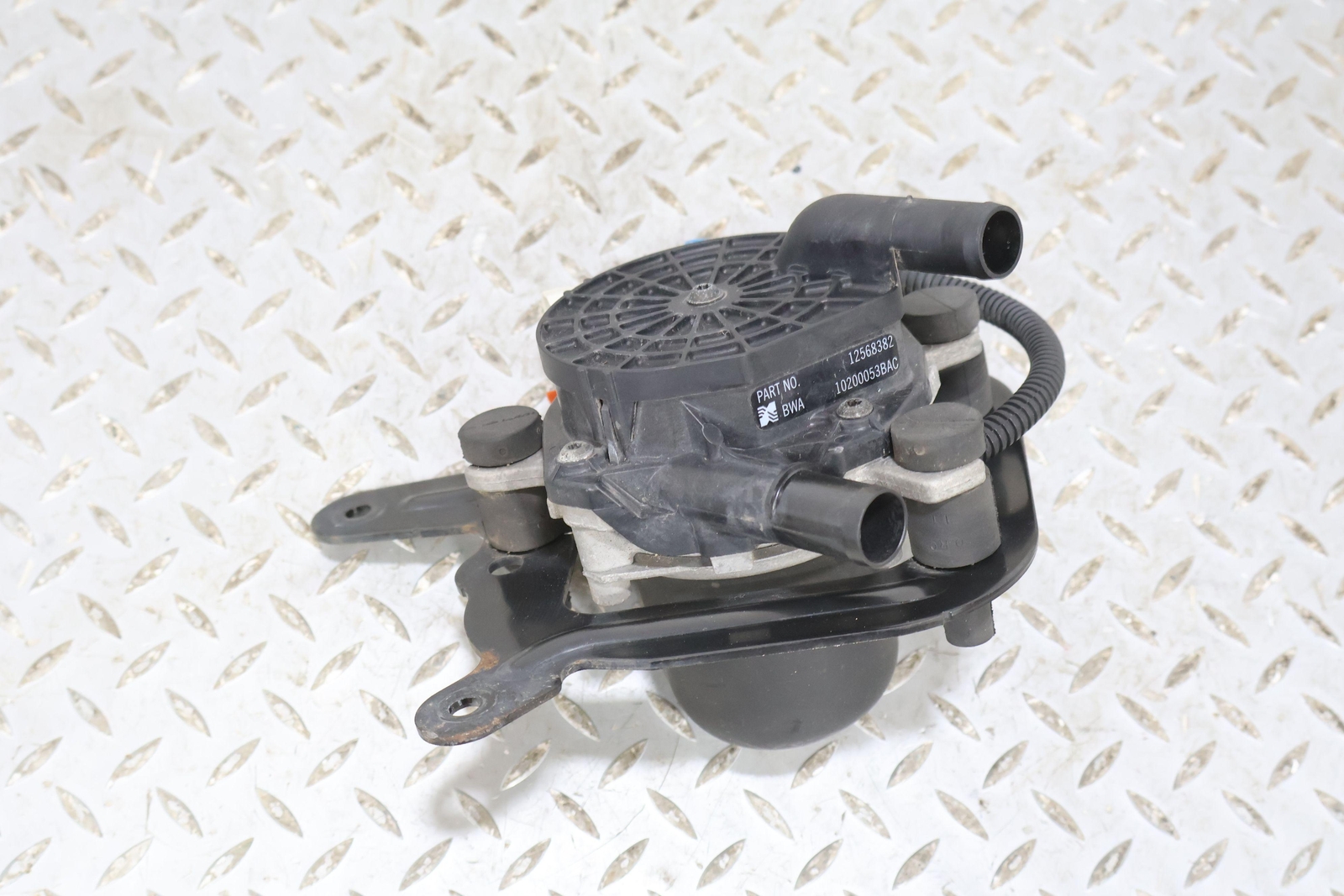 0004 Chevy C5 Corvette Secondary Air Pump W/ Bracket (12568382) OEM