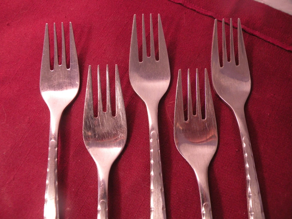 Juego de 5 tenedores de ensalada Oxford Hall MOONSCAPE cubiertos de acero inoxidable 6 3/4" Foto 2 de 4