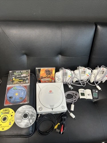 SEGA Dreamcast Console Complete w/ 3 Controllers 5 Games Tested Battery Pack