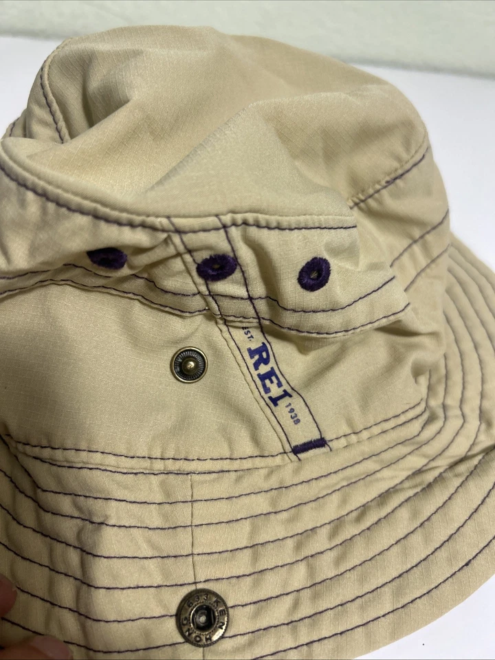 Sombrero cubo REI para niño pequeño talla 12-24 meses barbijo beige  Foto 4 de 4