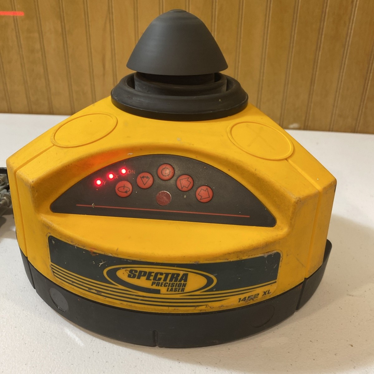 Spectra Precision 1452XL Laser Level comes with Wall Bracket and