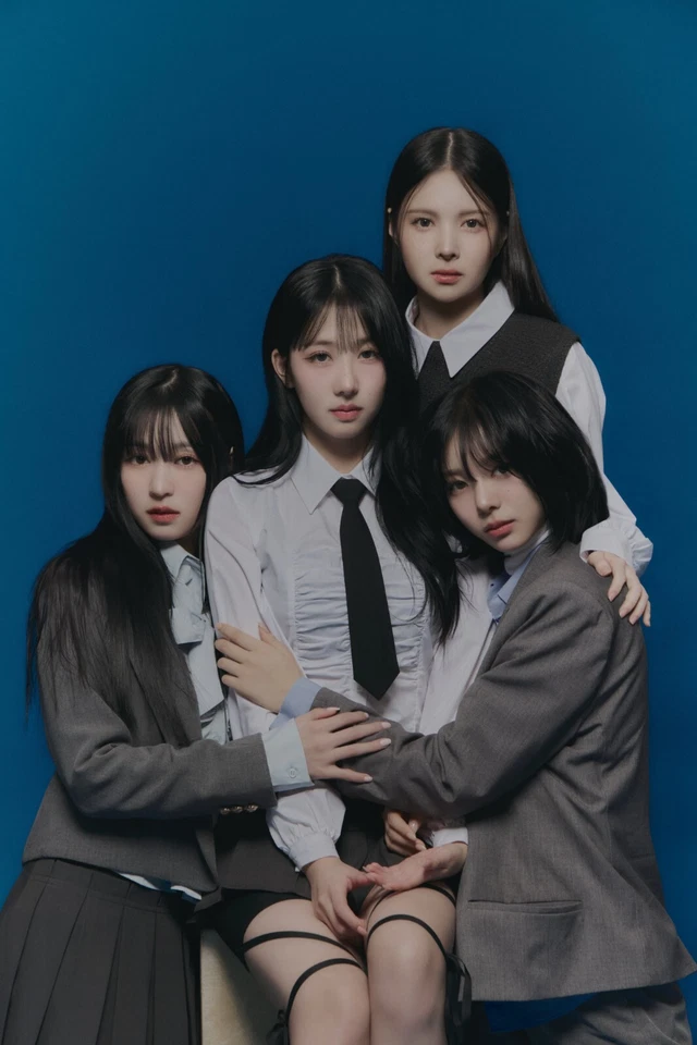 K-POP UDTT 1st Single Album School Rush CD+Photobook+P.Card+ID Card+Post+Sticker Foto 3 de 4