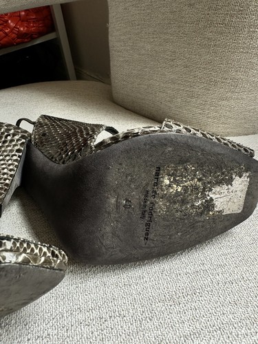 Zapatos de tacón de serpiente genuinos Narciso Rodríguez en verde gris talla 9/40 - Imagen 6 de 7