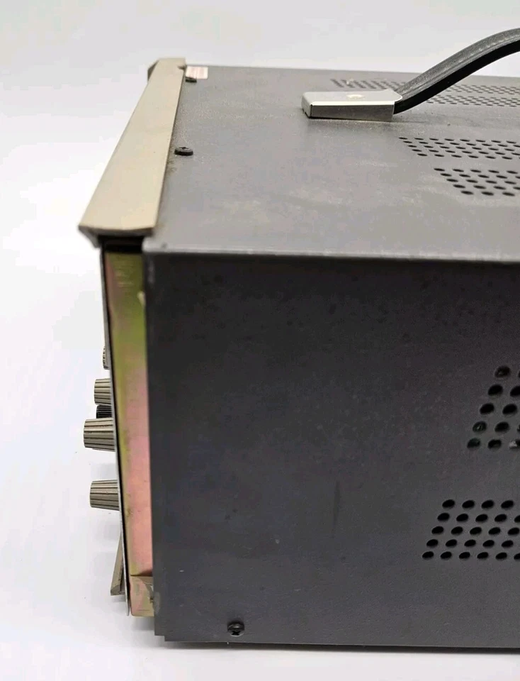 BK Precision  1660 Triple Output DC Power Supply - 0-30V, 0-2A , 5A - Image 4 of 4