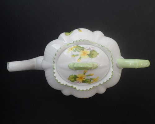 A beautiful Shelley "Primrose" 13430 One Pint Capacity lidded teapot. C.1940. - Picture 10 of 14