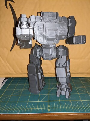 Highlander mech plastic 8'' tall Display size