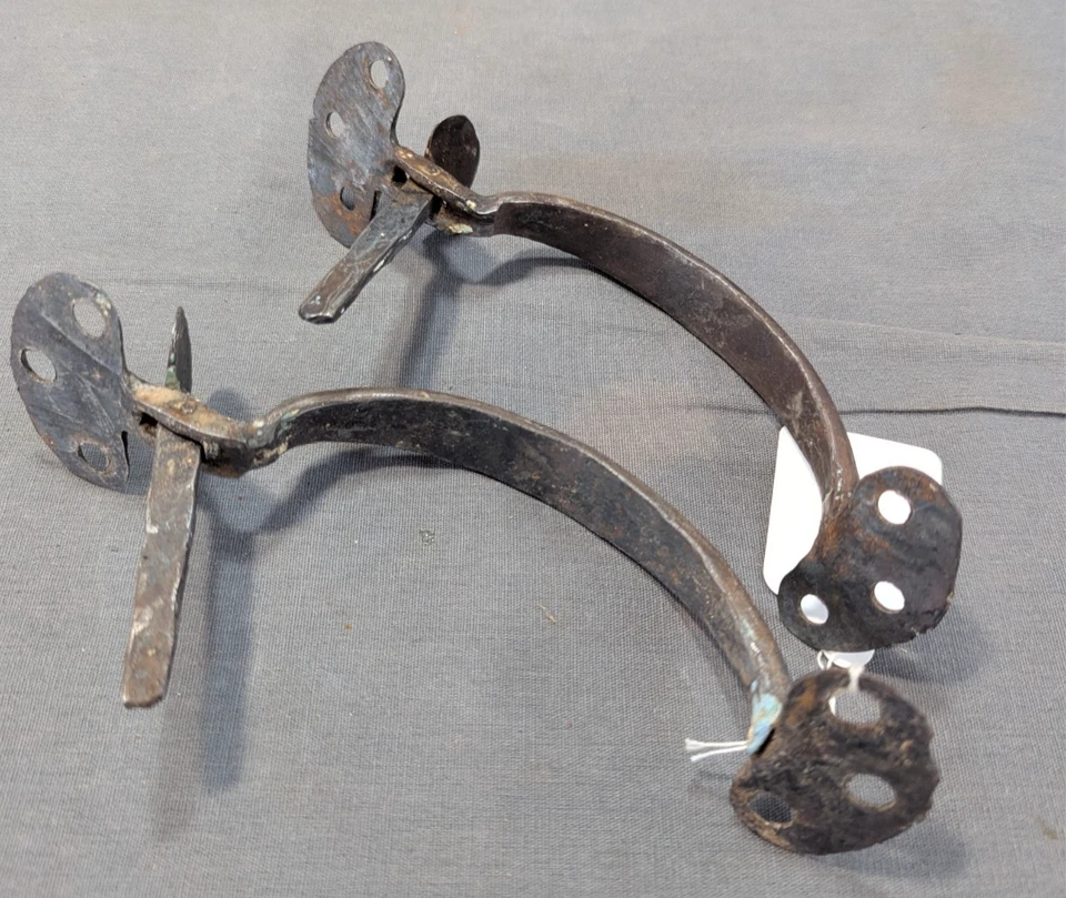 Antique PAIR Cast and Wrought Iron Suffolk Latches 7 1/2" Bean Cusps - Image 4 of 4