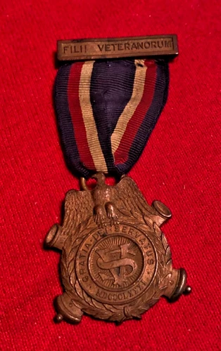 CIVIL WAR SONS OF UNION VETERANS' OF THE CIVIL WAR MEMBERSHIP BADGE