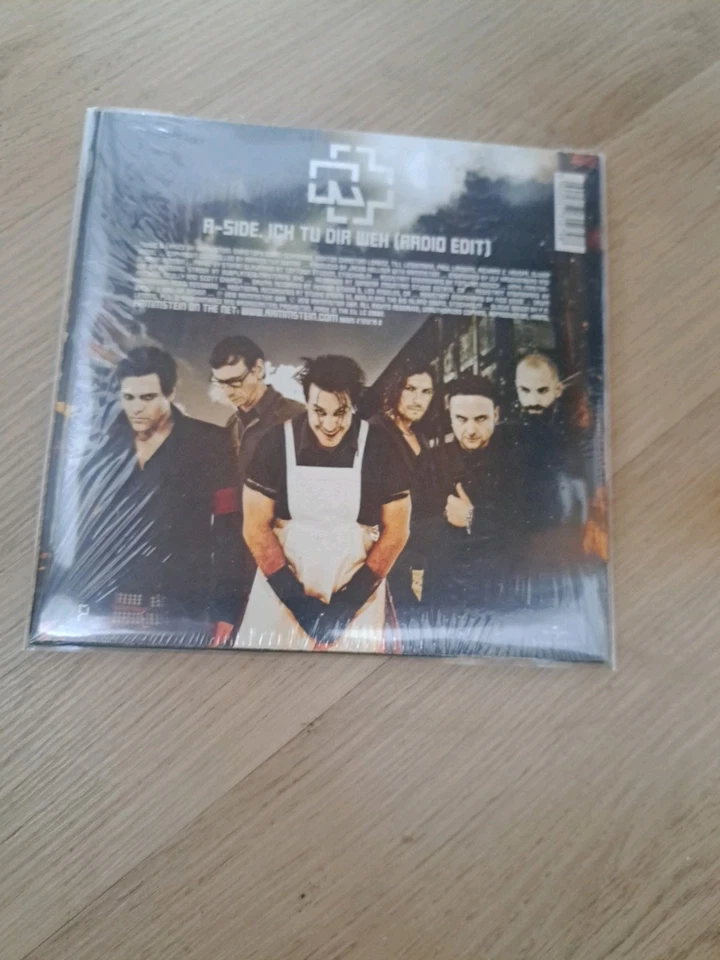 Rammstein - Ich tu Dir weh - Single (etched) black Vinyl 2010 sealed - Bild 2 von 3
