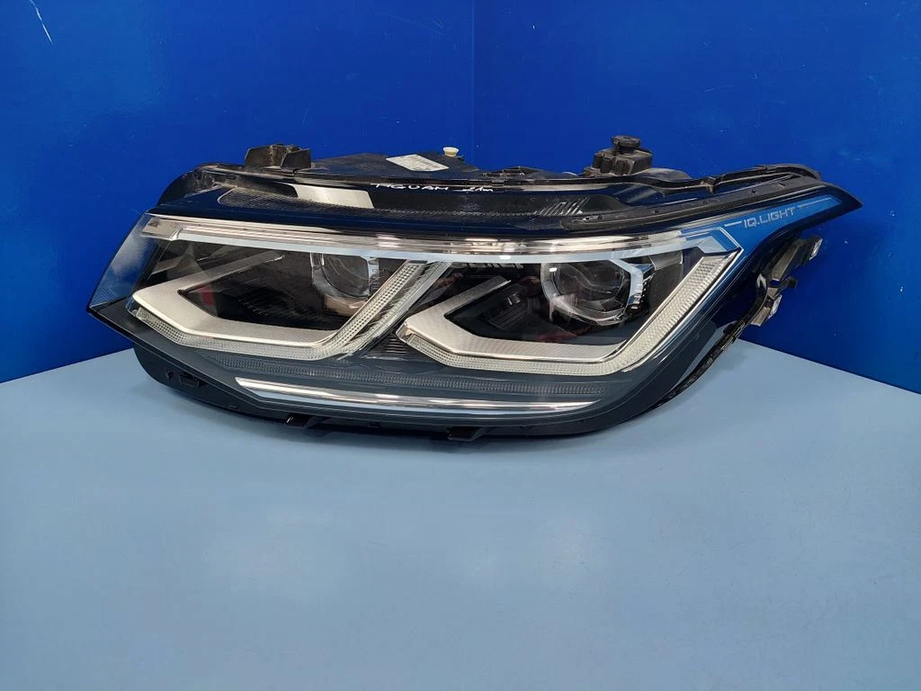 Volkswagen Tiguan 2021 Left front headlight headlamp 5NB941081C 