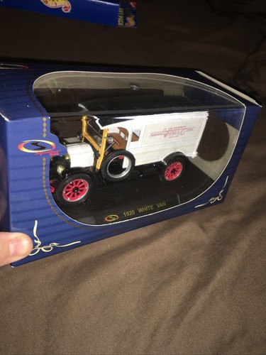 Signature Models 1920 White Van Nationwide Express Delivery Toy Van Model - Picture 2 of 7