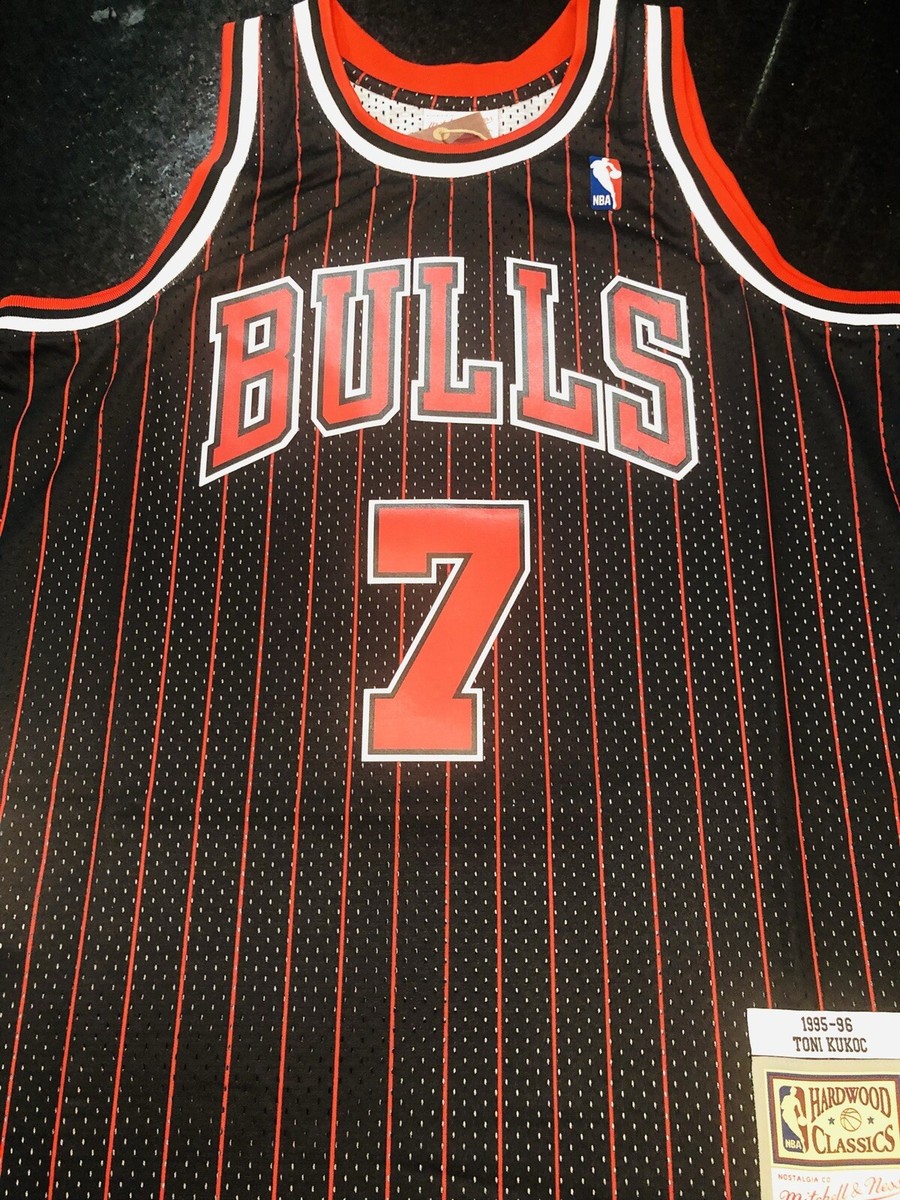 TONI KUKOC スイングマンジャージ　トニ・クーコッチ Chicago Bulls Toni Kukoc #7 Mitchell & Ness Black 1995/96