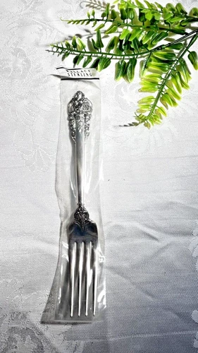 ONE Grande Baroque Regular Fork Sterling Silver Factory Sealed Wallace 66.7 Gr.