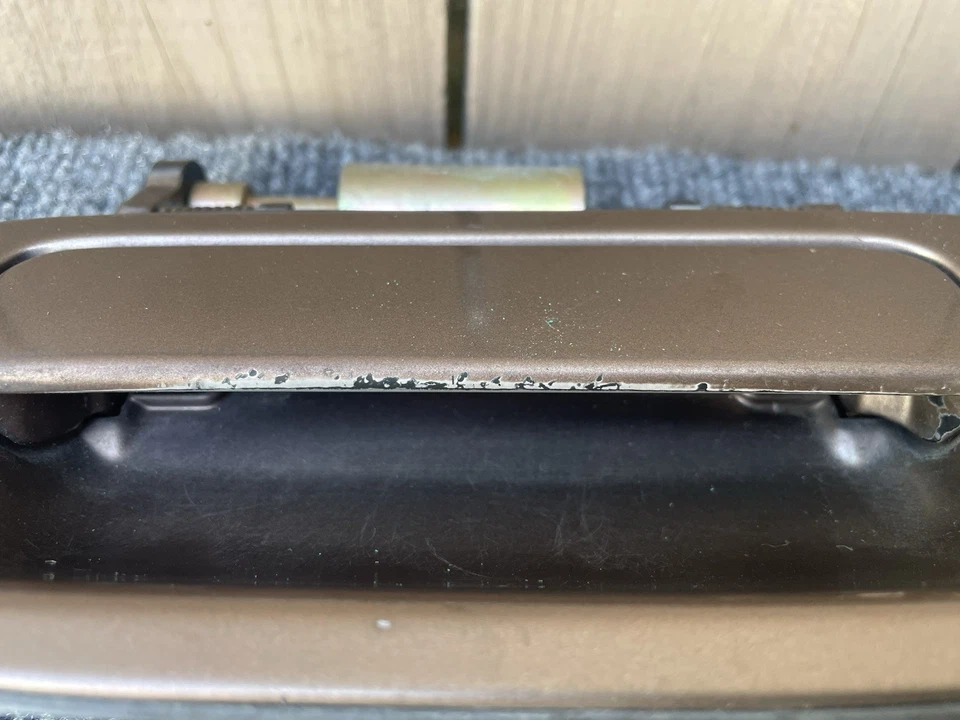 1998-2000 Lexus LS400 Front Left Driver Side Exterior Door Handle Color Code 4P1 - Image 4 of 4