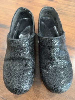 Dansko Womens Clogs Shoes Black Textured Round Toe Slip Resistant EUR 39 8.5-9