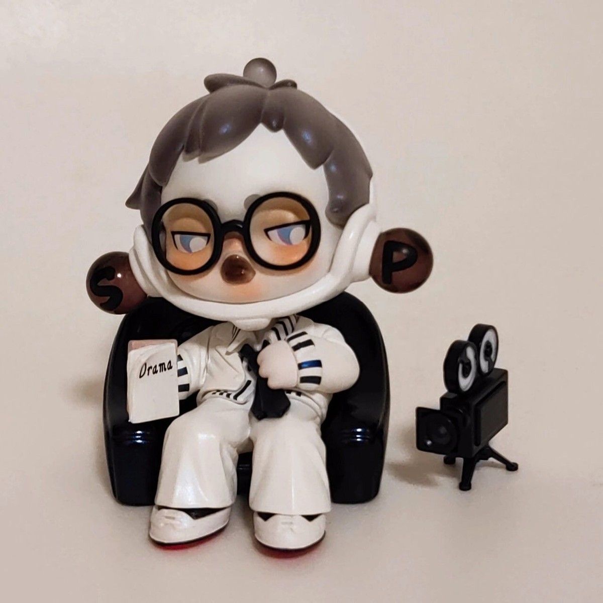 消費税無し POP MART x SKULLPANDA Action Cut Cool Director Mini Figure Art Toy Secret Gift アイドル