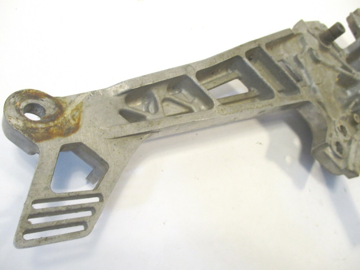 KAWASAKI ZX9 ZX900 NINJA RIGHT FOOTPEG BRACKET MUFFLER STAY