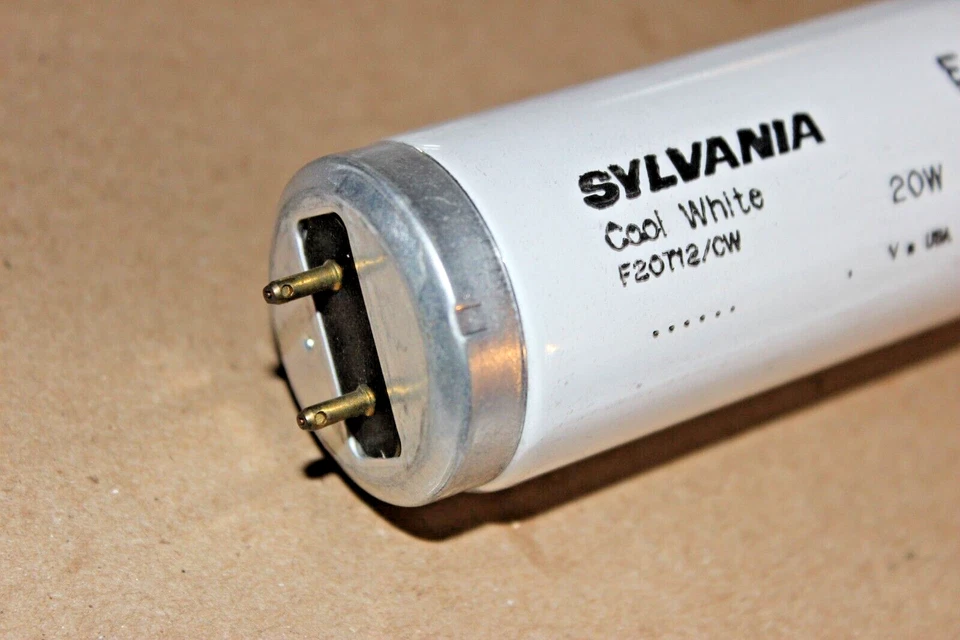 4 LOT OSRAM SYLVANIA F20T12/CW E8W1 FLUORESCENT 20W COOL WHITE 24” 2-PIN - Image 2 of 2