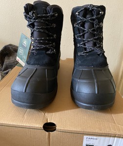 mens snow boots size 11