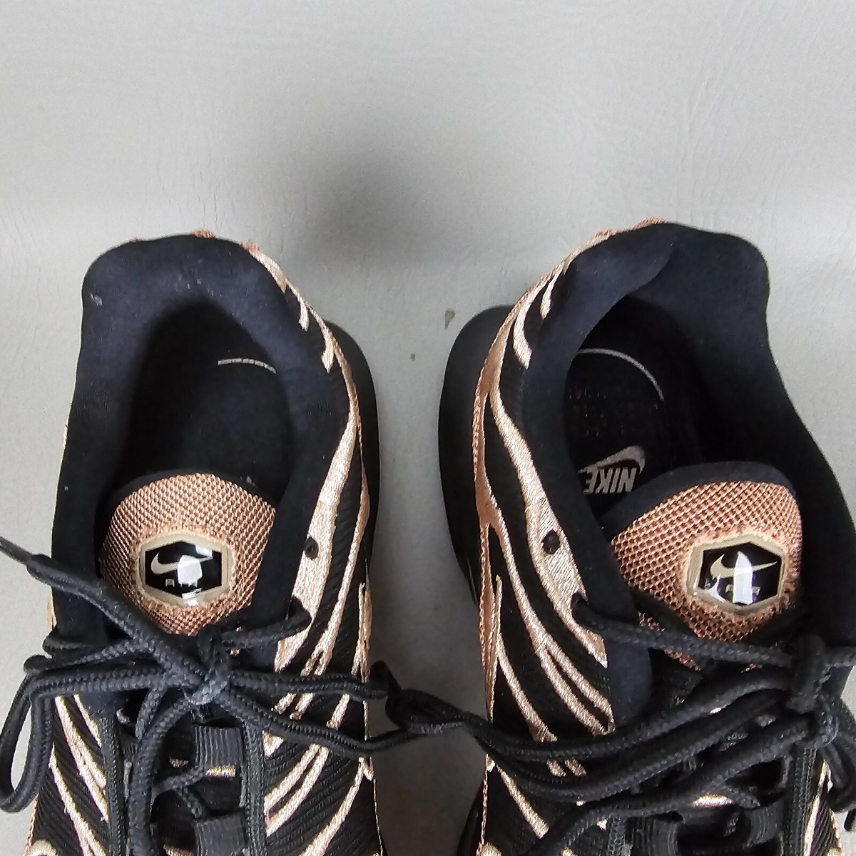 rose gold and black tns