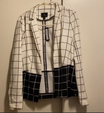 Women worthington blazer. Grid Cream And Black. Size medium