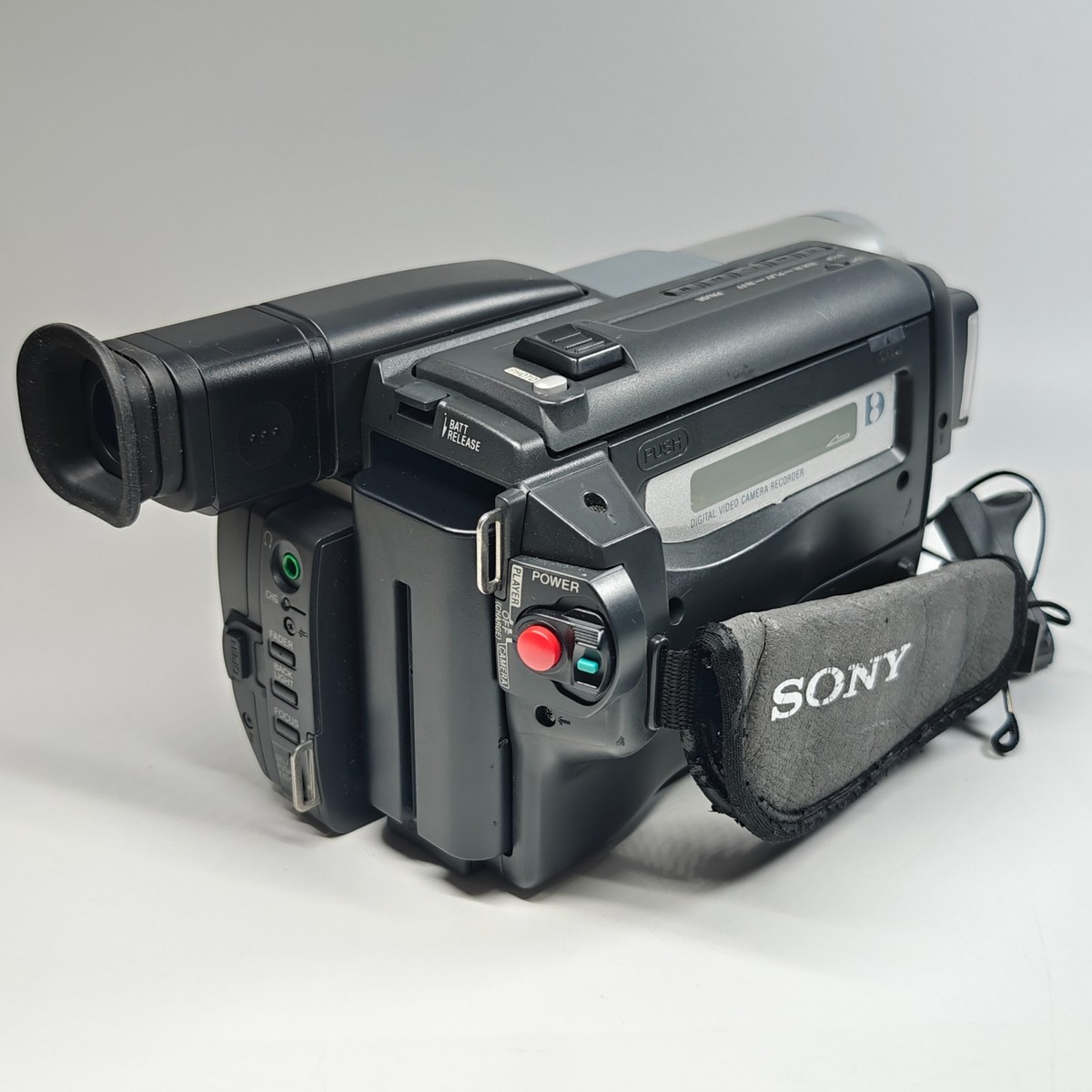 Sony Handycam DCR-TRV130E Camcorder Digital8 NightShot 560x Zoom +