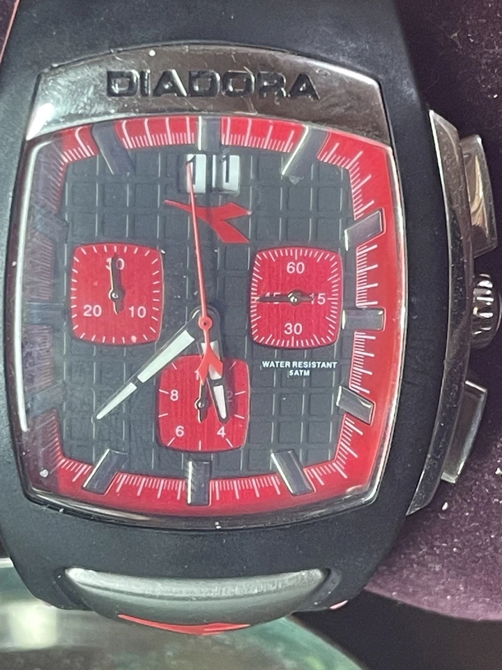Reloj de pulsera Diadora CRONÓGRAFO de diseñador europeo para hombre, rojo/negro MSP $749+ Foto 4 de 4