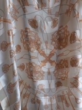 Sciarpa Balenciaga in seta panna con disegno chiave oro ottime condizioni