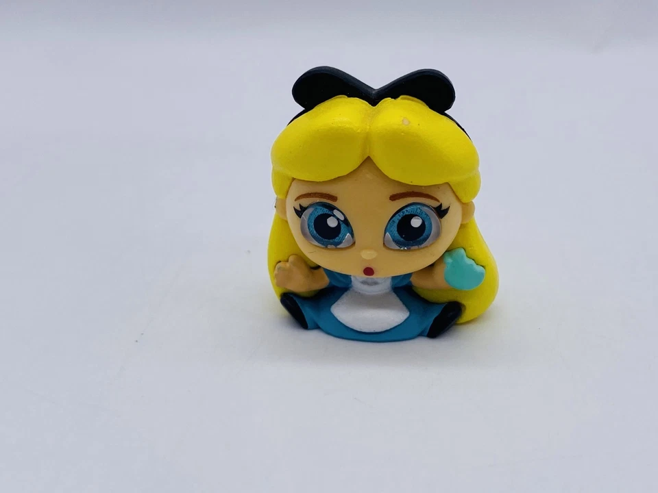 Disney Doorables Lote de 4 Alicia en el País de las Maravillas Alicia, Reina, Sombrerero, Gato de Cheshire Foto 3 de 4