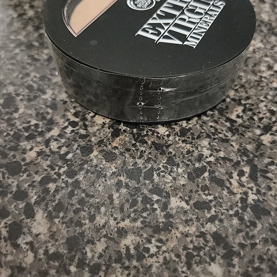 NEW The Body Shop Extra Virgin Minerals Cream Compact Foundation 105 ROSE IVORY - Image 4 of 4