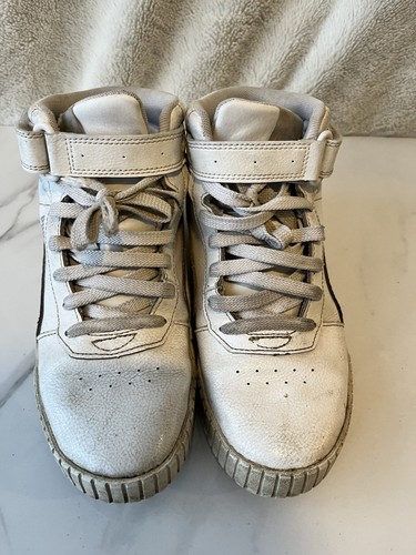 Puma girls trainers in white size juniors 5 used condition - Picture 2 of 6
