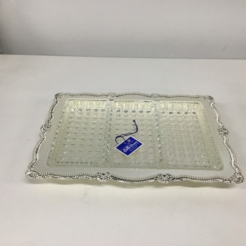 Queen Victoria Silver Plated Tray and 3 x Glass Trays. Made in England (5) # 307 - Picture 4 of 9