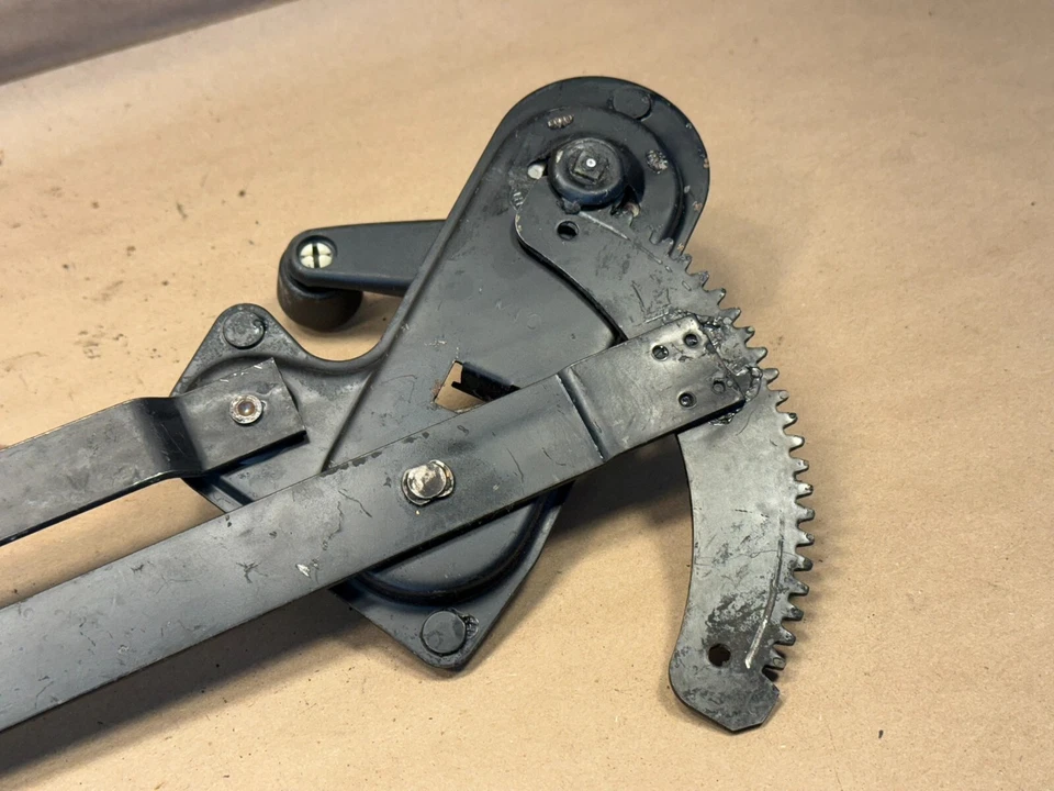 Regulador Ventana Derecha Renault Lecar Versión Refuerzo OEM 7700702749 Foto 4 de 4