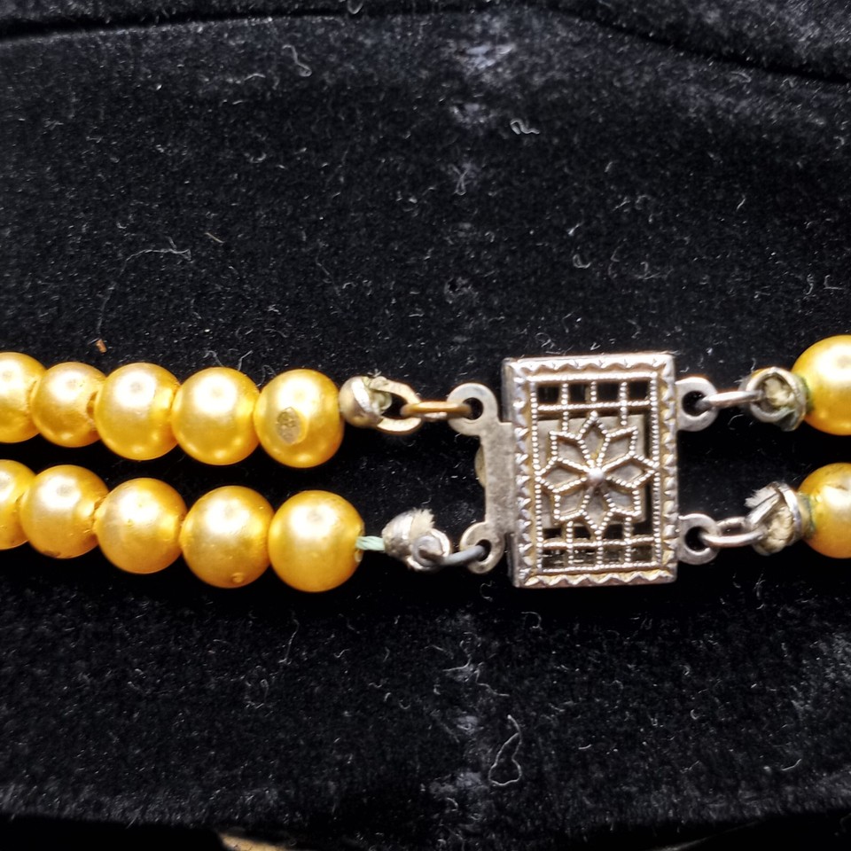 Antique vintage Faux Pearl necklace jewellery In Clam Shell