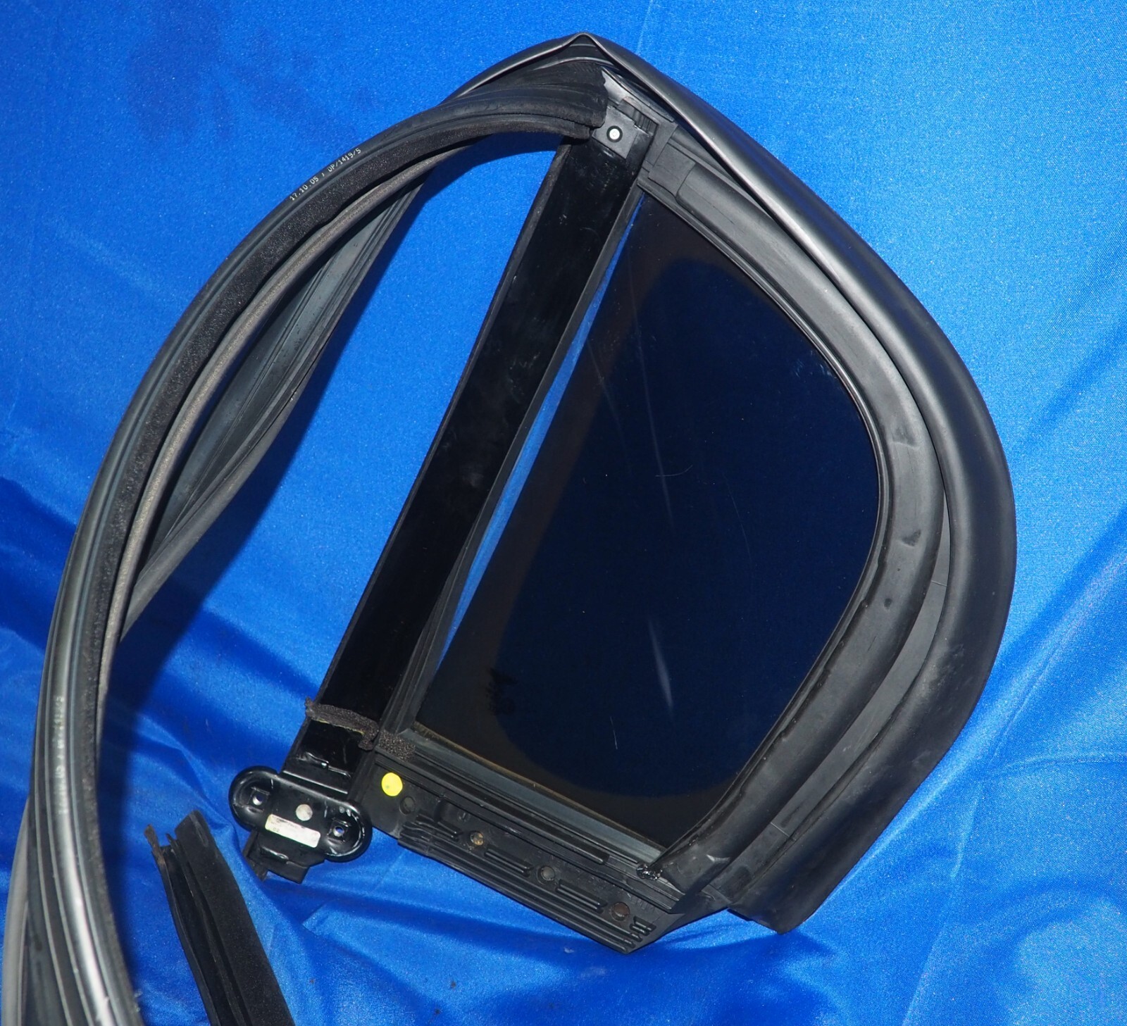 2006-2012 Bentley Flying Spur Rear Passenger Right Door Quarter Glass *Note*
