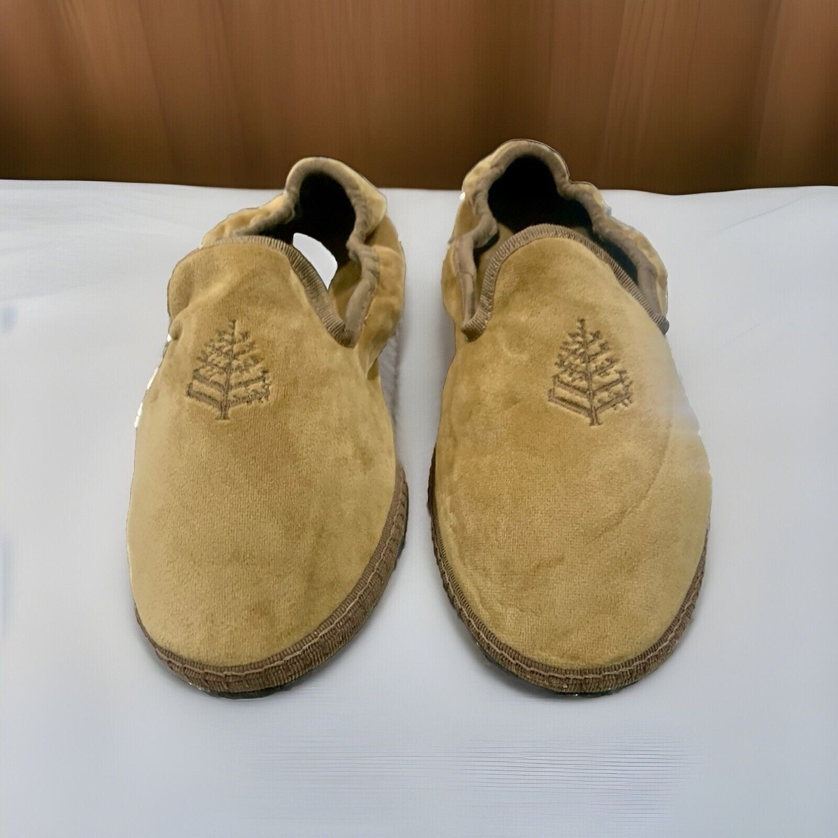 BN Four Seasons Private Jet Experience Velvet Slippers By  display picture 1