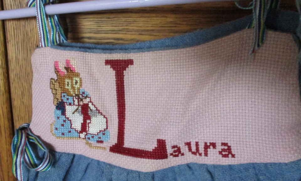 Jersey bordado vintage hecho a mano para niña "Laura" Foto 3 de 4