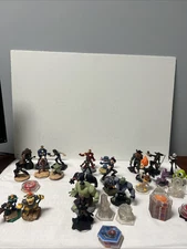 Disney Marvel Star Wars Lot -28 Figures, 28 Additional Plates, Portal, Case