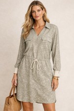 Athleta Women's Dress Shirt Knee Length Semi-Fitted Stretch XL Cream Zuma Print