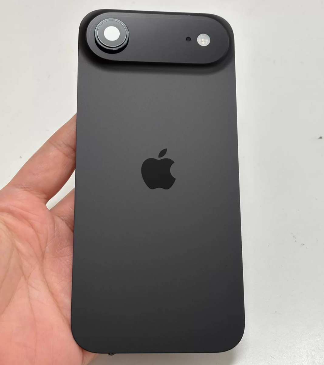iPhone17 Airバンパー ブラック　Apple純正 Genuine Original iPhone 17 Air Back Glass Rear Cover Replacement